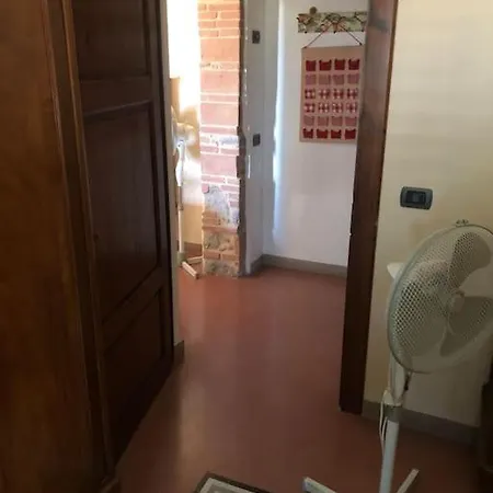 公寓 Ary's House -profumo Di Salmastro *